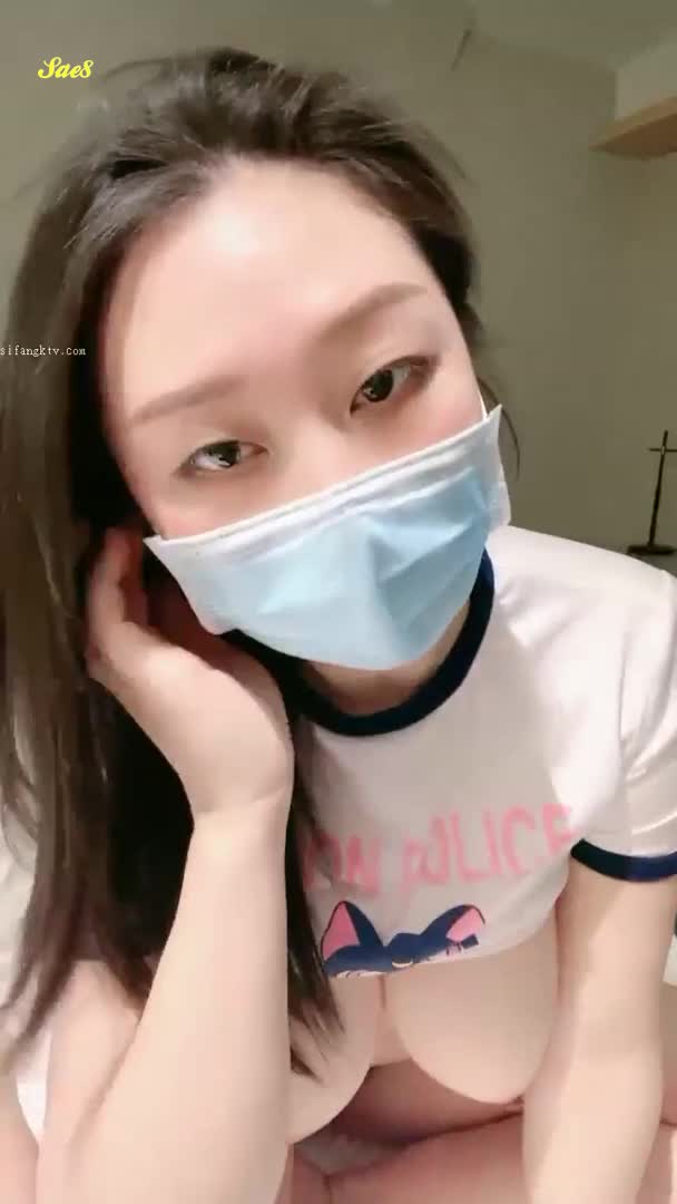 肉感大胸女白领一对白嫩大奶T恤包不住